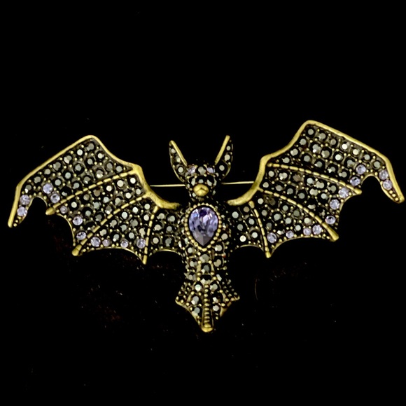 Heidi Daus Jewelry - HEIDI DAUS Brooch “Batty For You”